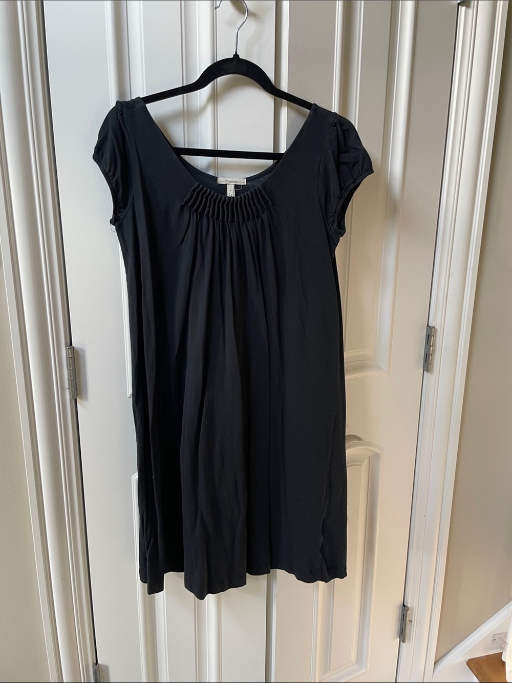 Old Navy Black Short-Sleeve Scoop Neck Pleated Swing Dress
